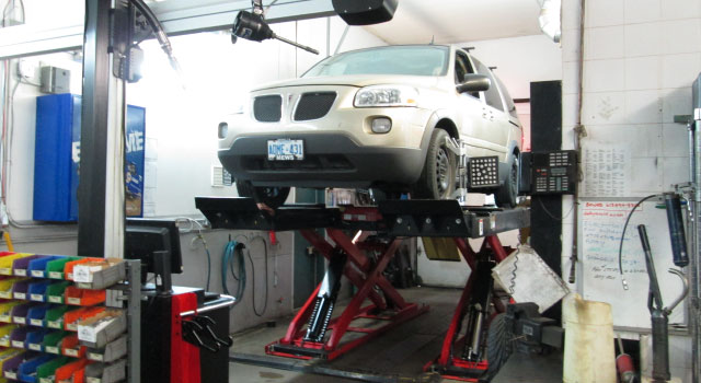 Halleys Service Centre Ltd - Car Repair Ottawa | 865 Montreal Rd, Ottawa, ON K1K 0S9, Canada | Phone: (613) 749-9649