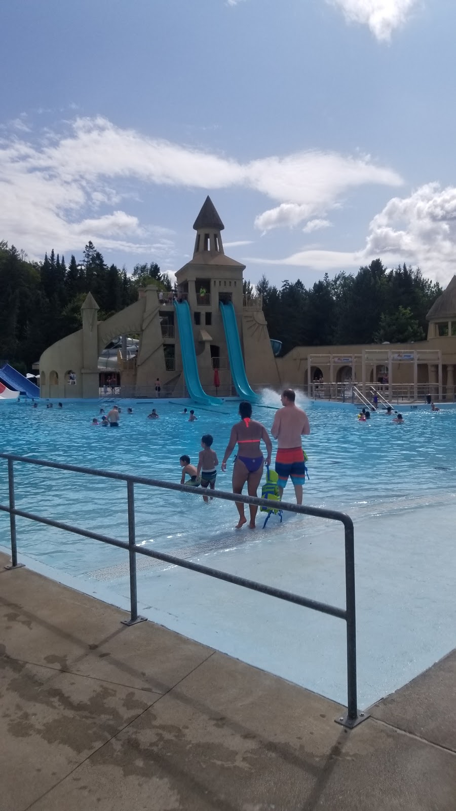 Village Vacances Valcartier | 1860 Boulevard Valcartier, Saint-Gabriel-de-Valcartier, QC G0A 4S0, Canada | Phone: (418) 844-2200