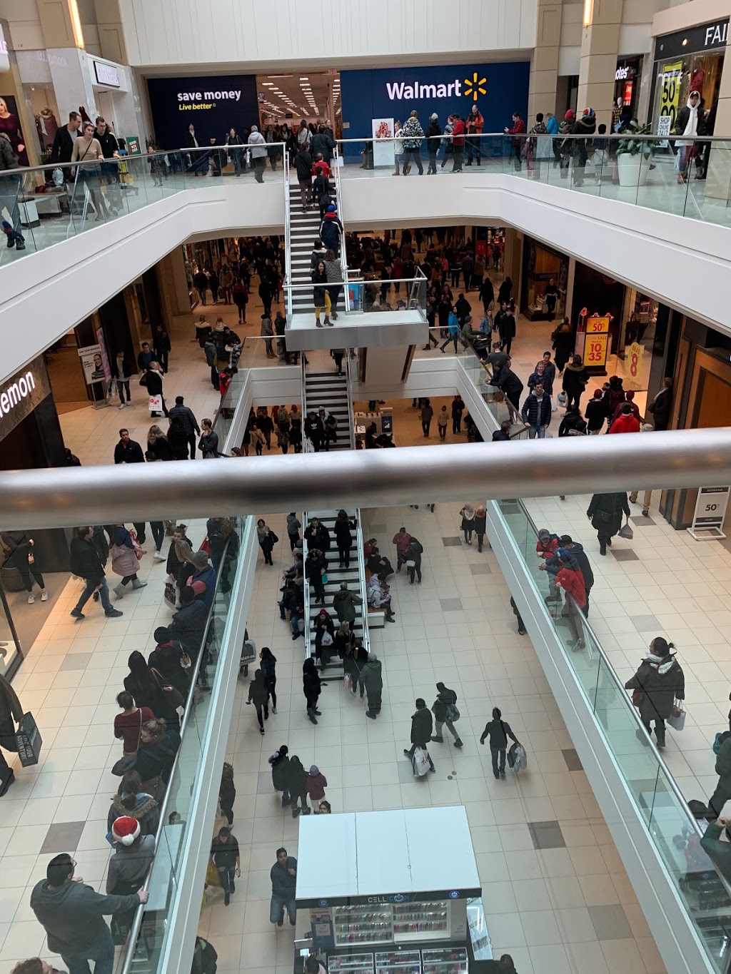 Apple Bayshore Shopping Centre | 100 Bayshore Dr, Nepean, ON K2B 8C1, Canada | Phone: (613) 288-7950
