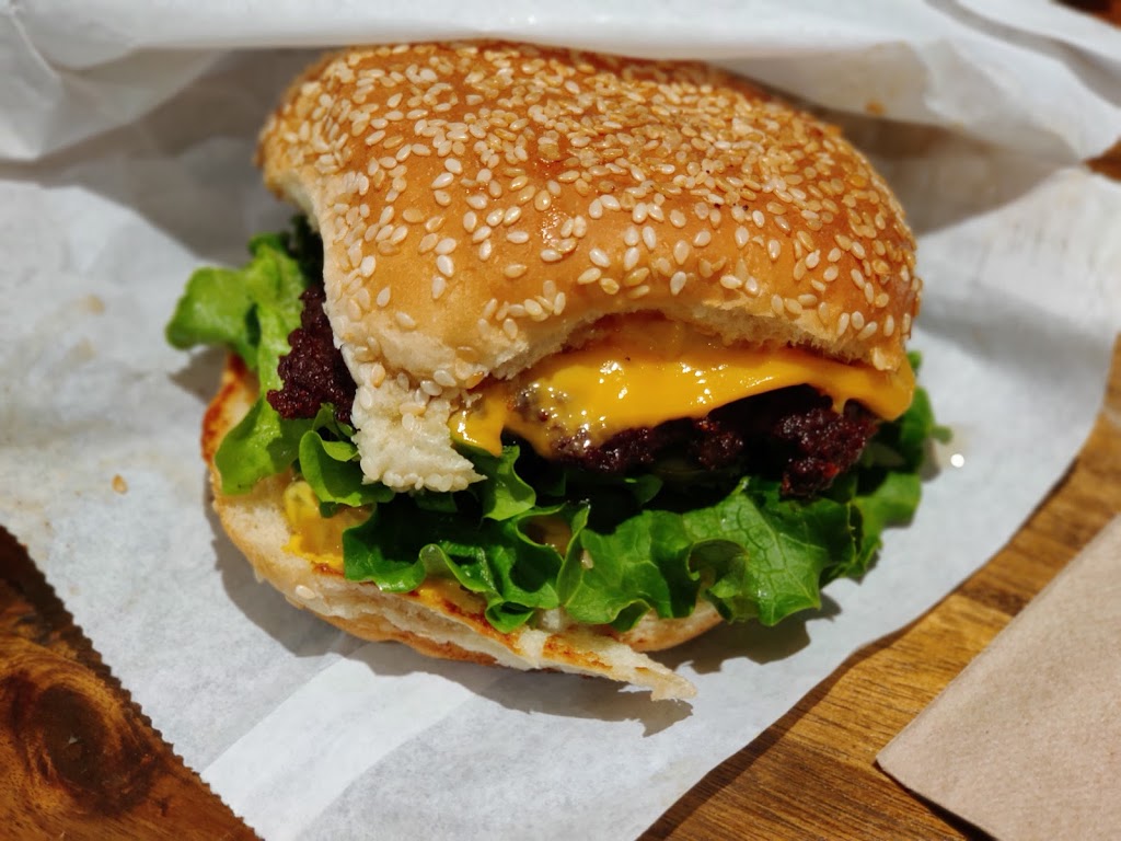 GGs | 1681 Lake Shore Blvd E, Toronto, ON M4L 3W6, Canada | Phone: (416) 694-8811