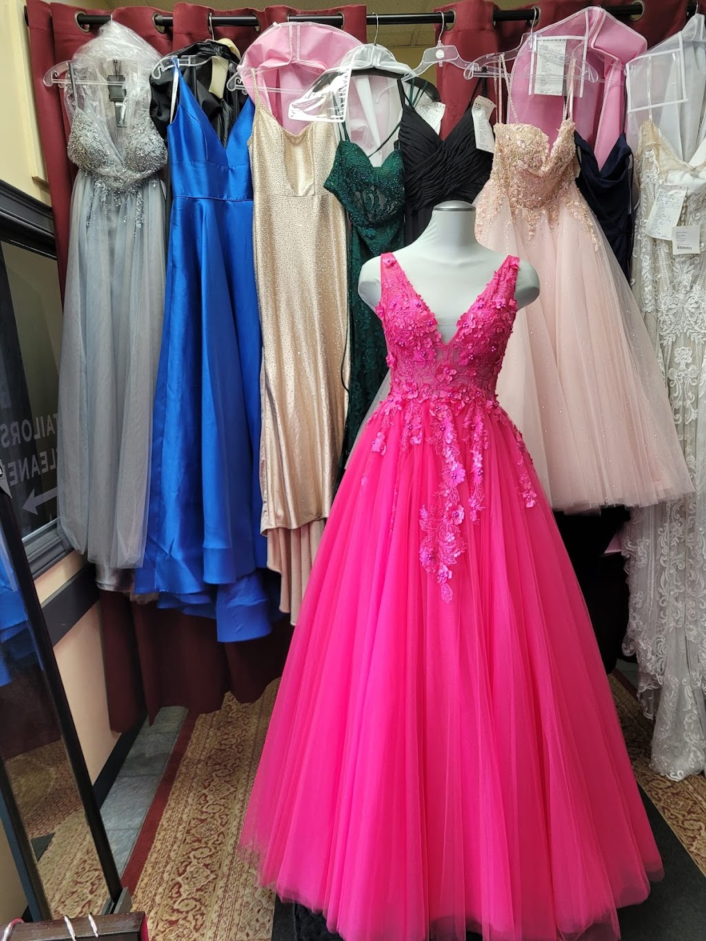Mk Tailor & dry cleaners | 4 Spruce Ridge Dr #10, Spruce Grove, AB T7X 4S3, Canada | Phone: (780) 680-5853