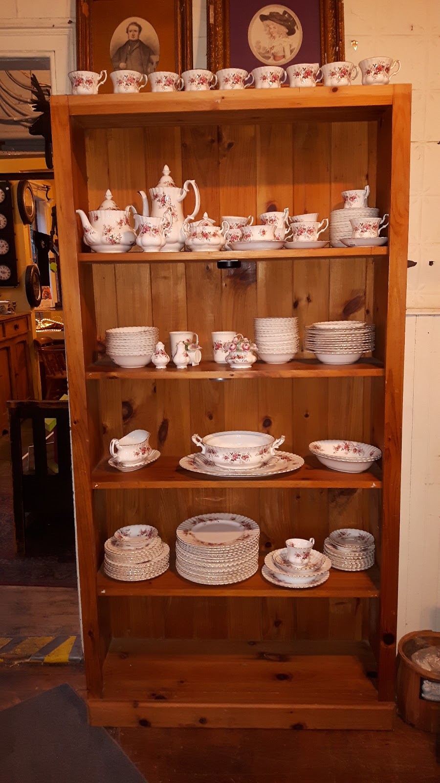 Haldimand House Marketplace | 22 Argyle St S, Caledonia, ON N3W 1E5, Canada | Phone: (905) 765-8881