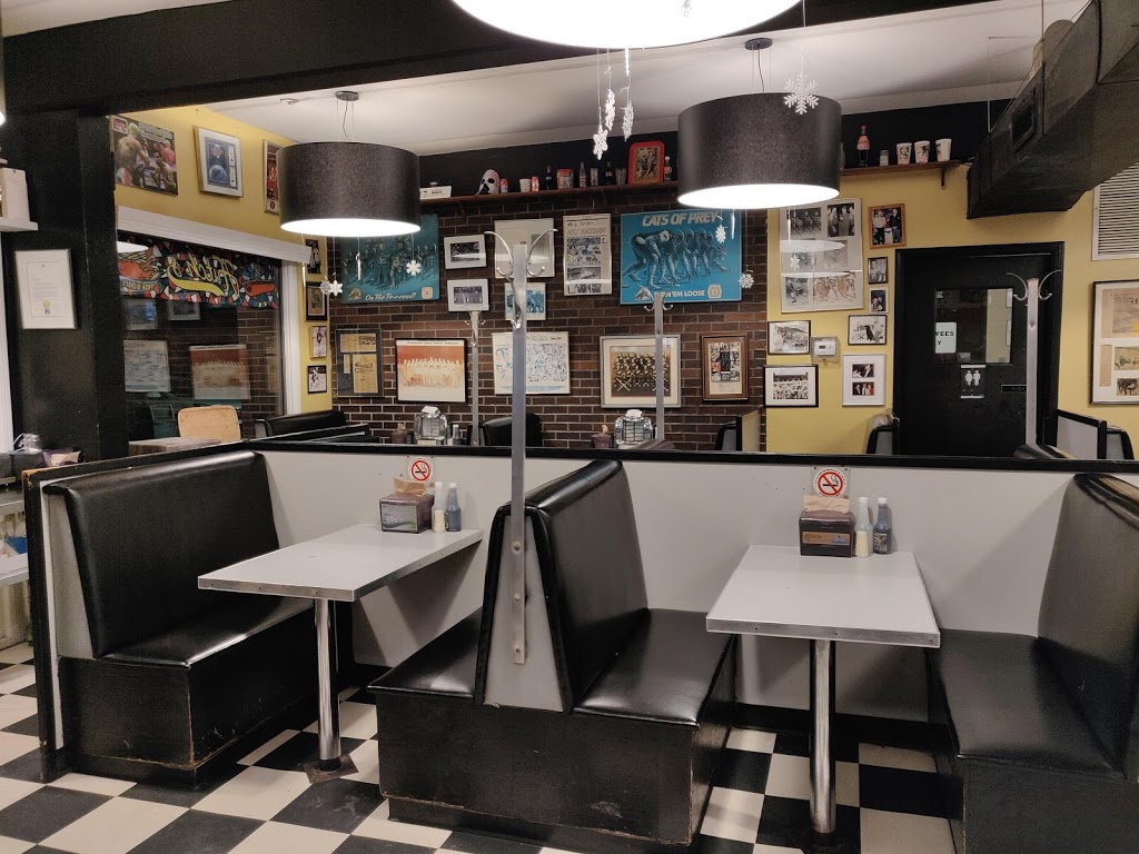 Hutch’s on the Beach | 280 Van Wagners Beach Rd, Hamilton, ON L8E 3L8, Canada | Phone: (905) 545-5508