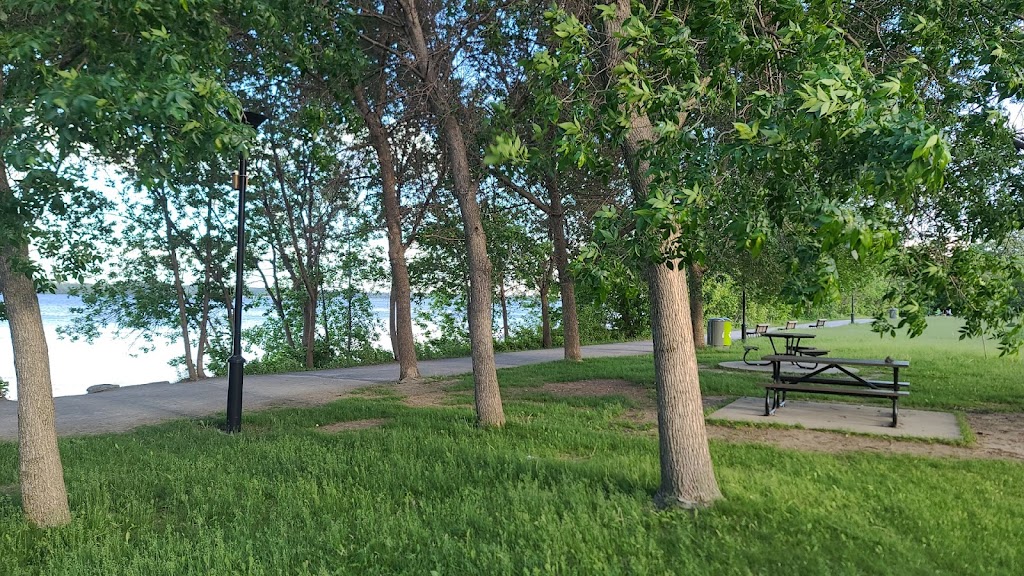 Parc L.-O.-Taillon Paul-Émile Sauvageau swimming pool | 9200 Rue Notre Dame E, Montréal, QC H1L 3N5, Canada | Phone: (514) 872-1126