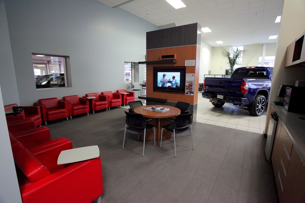 Automobiles Léveillé Toyota | 1369 Montée Masson, Terrebonne, QC J6W 6A6, Canada | Phone: (450) 471-4117