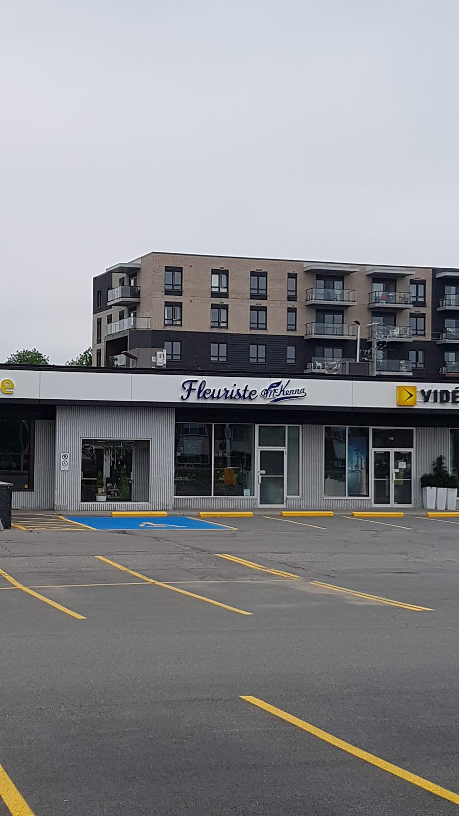Archer Fleuriste Inc | 3440 Chemin des Quatre-Bourgeois, Québec, QC G1W 4T3, Canada | Phone: (418) 653-7284