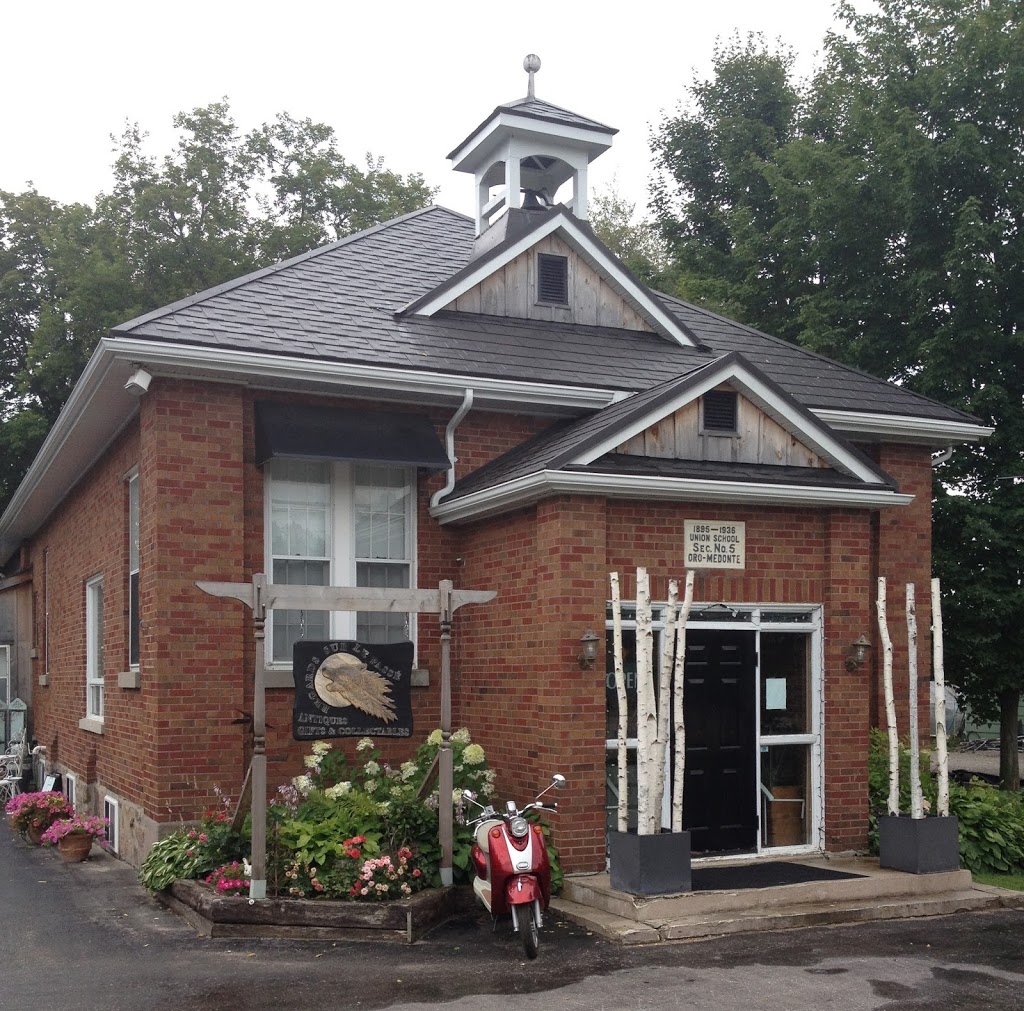 Regard sur le Passé Antiques, Gifts and Collectibles | 883 Horseshoe Valley Rd E, Hawkestone, ON L0L 1T0, Canada | Phone: (705) 326-1499