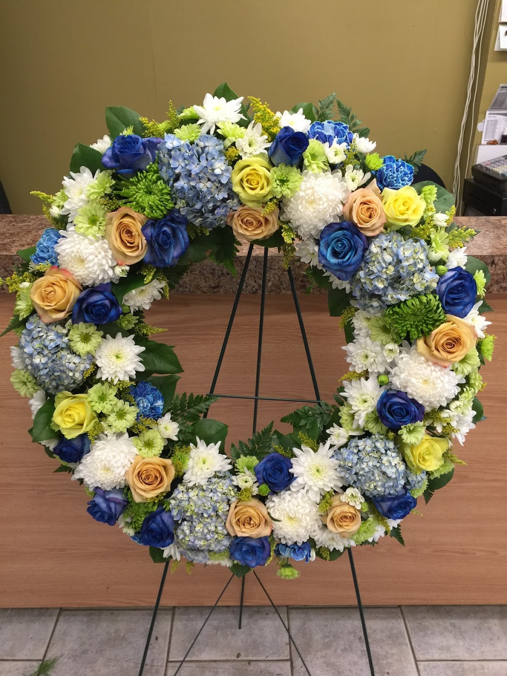Julies Floral & Gifts | 2965 Islington Ave Unit 6, North York, ON M9L 2K8, Canada | Phone: (416) 248-9478