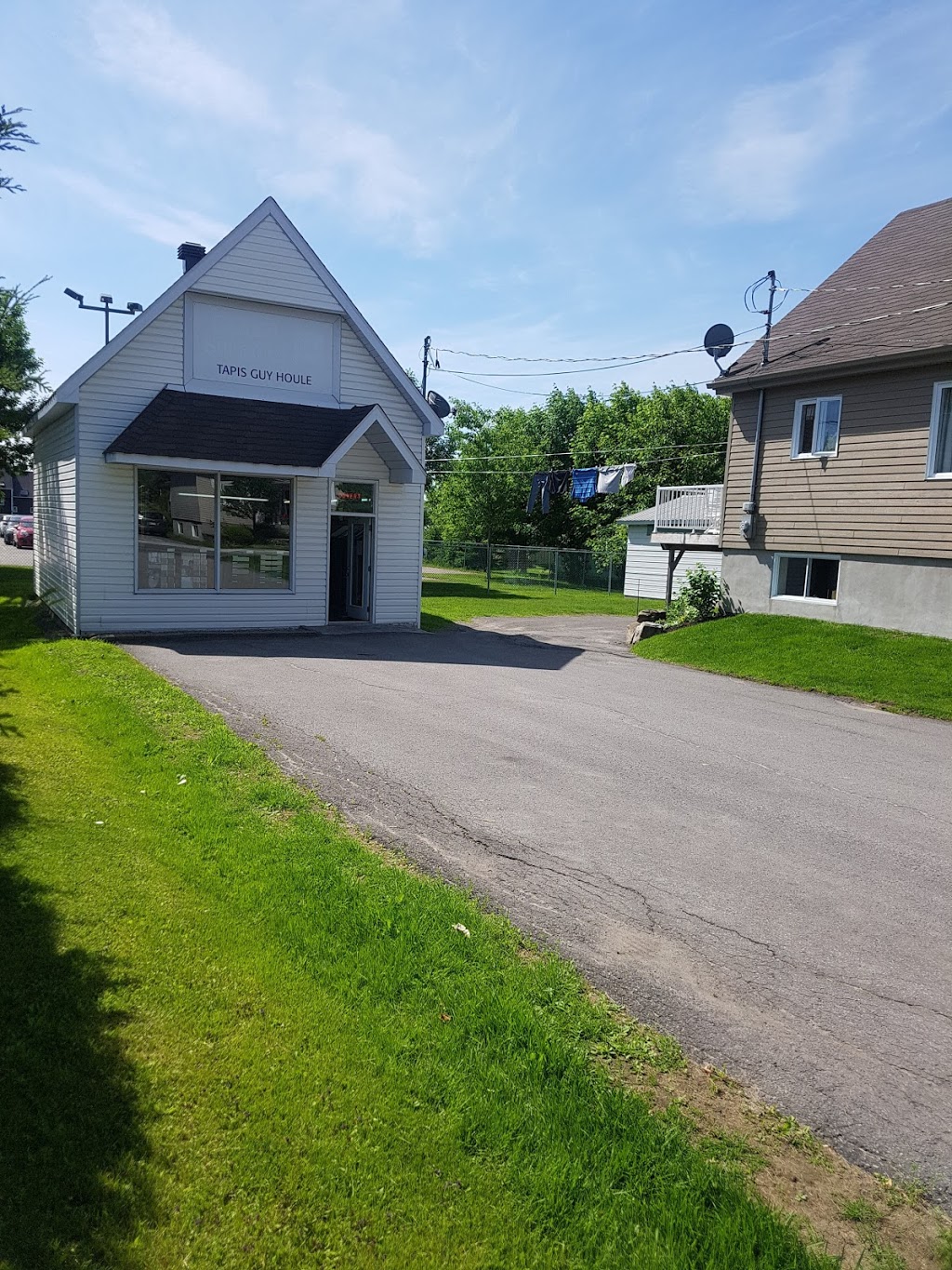 Deco Surfaces Carpet Guy Houle | 595 Rue Principale, Saint-Ambroise-de-Kildare, QC J0K 1C0, Canada | Phone: (450) 752-7804