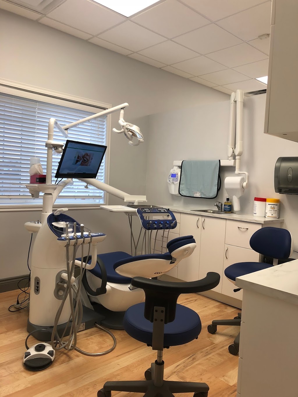 Smile Dental Clinic | 1221 Limeridge Rd E, Hamilton, ON L8W 1Y1, Canada | Phone: (905) 388-4040