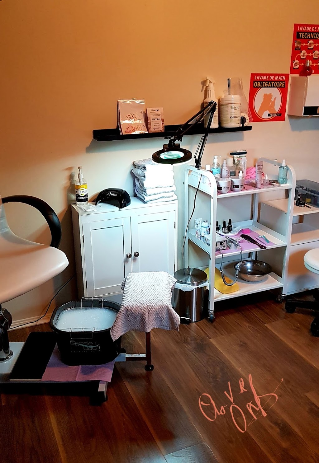 Cils-Vie Ongles | 390 Rue Caron, Disraeli, QC G0N 1E0, Canada | Phone: (418) 281-1077