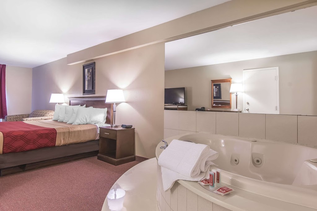 Econo Lodge | 265 Memorial Ave, Orillia, ON L3V 5X8, Canada | Phone: (705) 326-3554