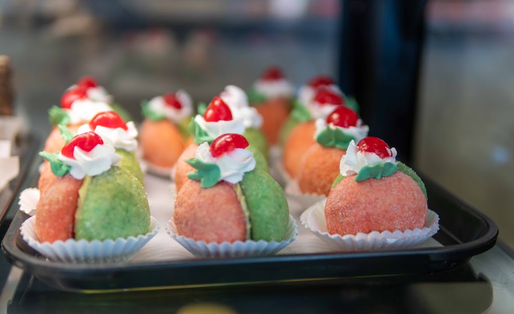 The Pastry Place & Bake Shop | 3392 Dougall Ave, Windsor, ON N9E 1S6, Canada | Phone: (519) 915-9939