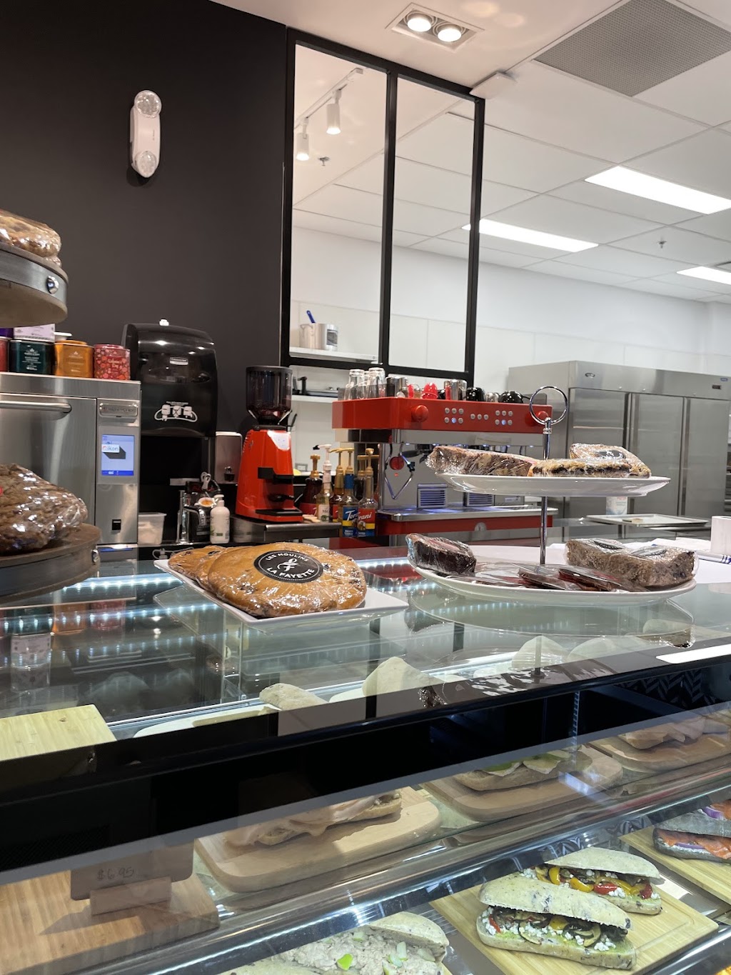 Les Moulins La Fayette | 4460 Calgary Trail NW, Edmonton, AB T6H 5W6, Canada | Phone: (780) 782-1075