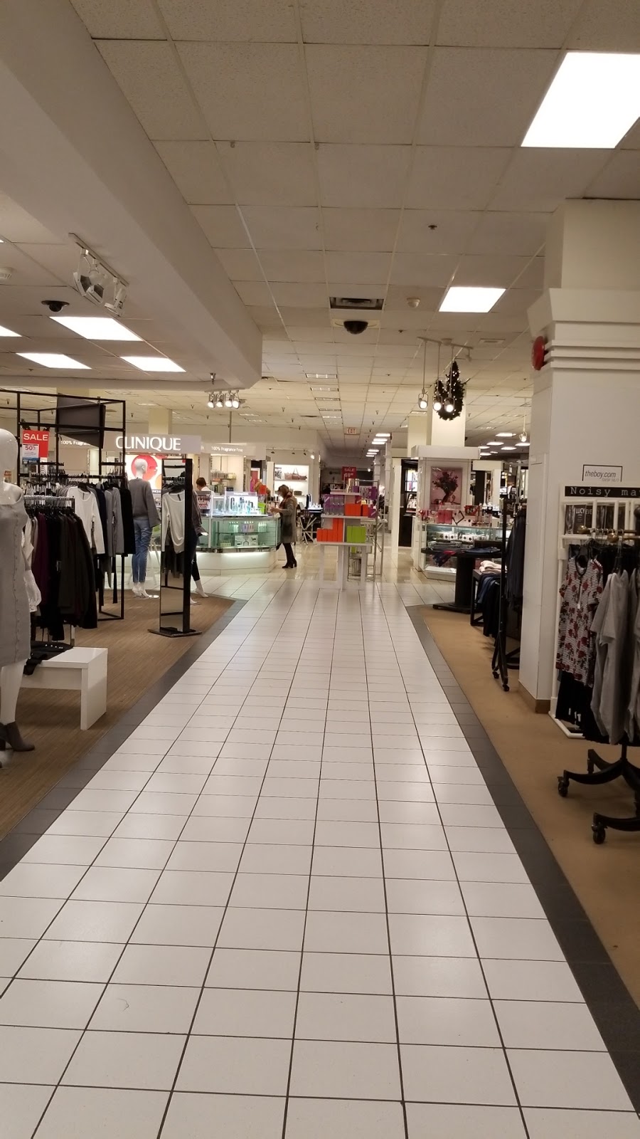 Hudsons Bay | 725 Park Royal N, West Vancouver, BC V7T 1H9, Canada | Phone: (604) 925-1411