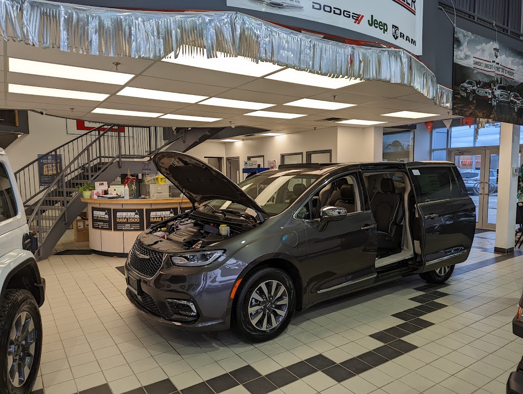 Aurora Chrysler | 14535 Yonge St, Aurora, ON L4G 6L1, Canada | Phone: (877) 645-2308