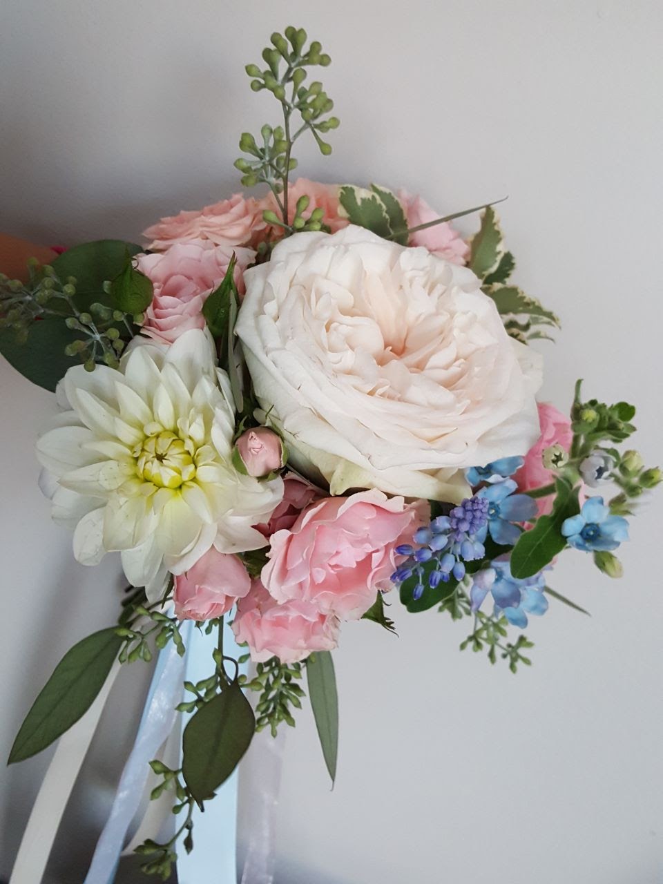 LuxFlowerBox | Luxury Flower Delivery | 630 Rivermede Rd #10, Concord, ON L4K 3M5, Canada | Phone: (647) 825-3543