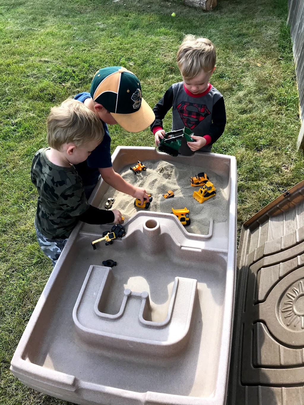 The Kangaroo’s Pouch Daycare | 1410 Kilally Rd, London, ON N5V 5A3, Canada | Phone: (519) 474-3278