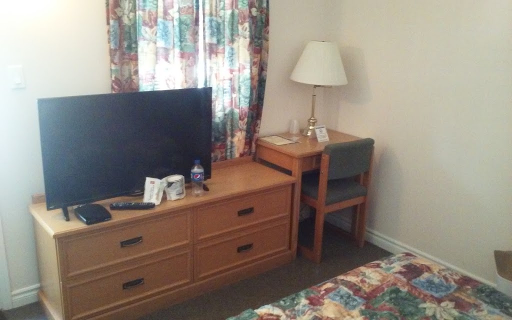 PresquIle Beach Motel | 243 Main St, Brighton, ON K0K 1H0, Canada | Phone: (877) 769-6153