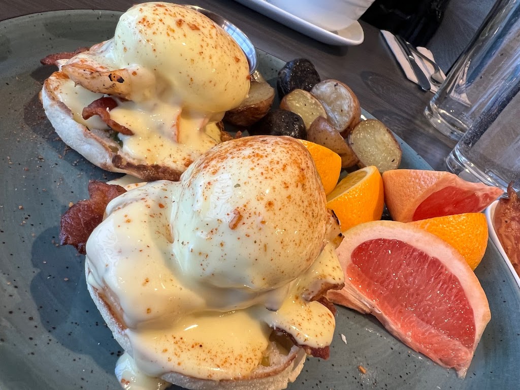 R + D Kitchen by White Spot | 4567 Lougheed Hwy., Burnaby, BC V5C 3Z6, Canada | Phone: (604) 416-4604