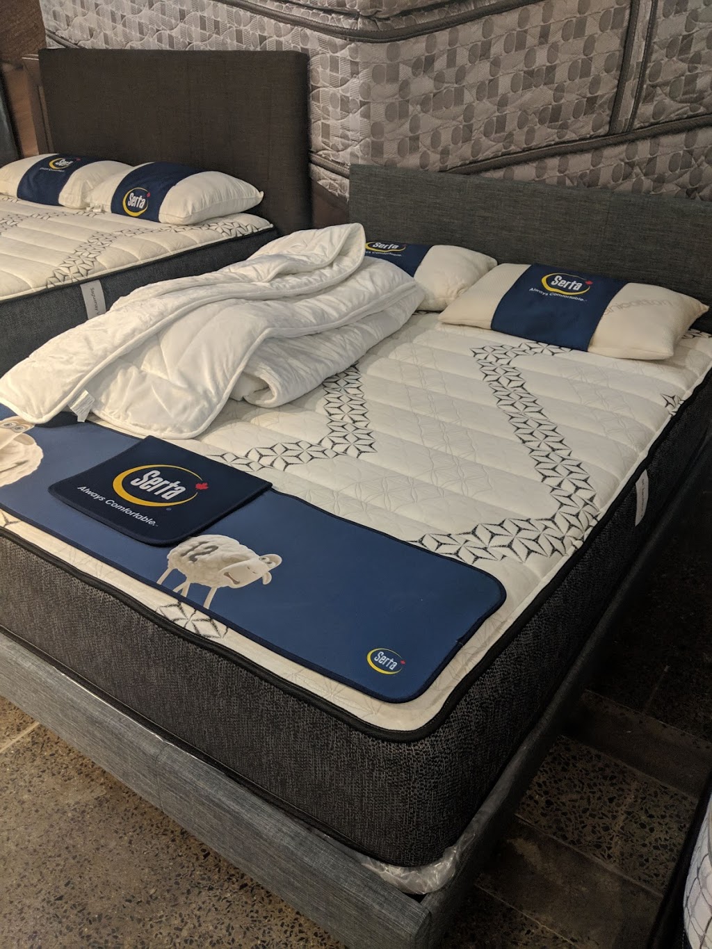 Entrepôt de matelas Haut de Gamme - Longueuil | 1100 Boulevard Marie-Victorin, Longueuil, QC J4G 2H9, Canada | Phone: (450) 646-0132