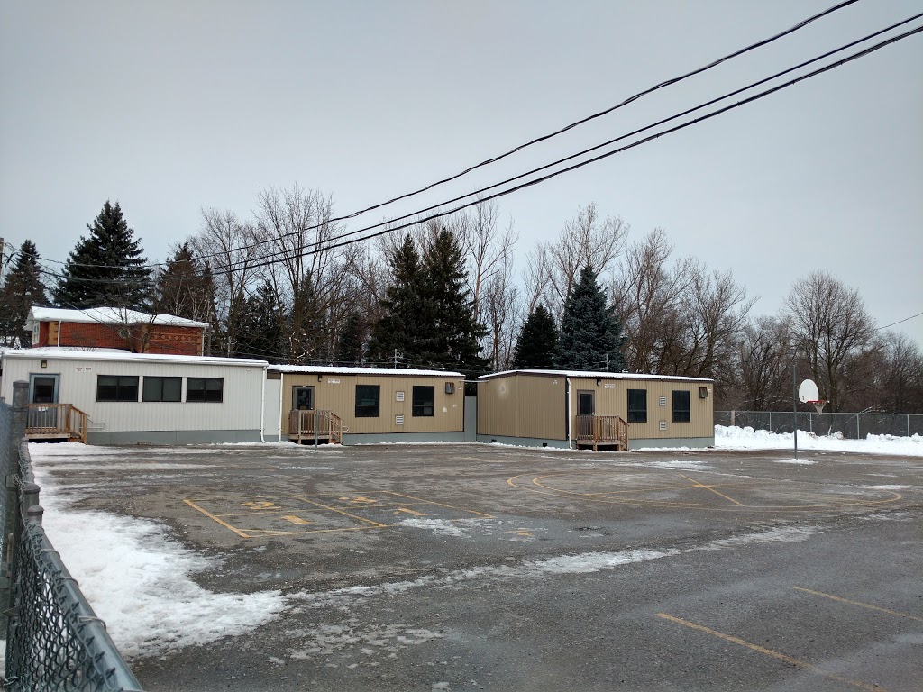 Académie de la Moraine | 115 George St, Aurora, ON L4G 2S3, Canada | Phone: (905) 773-7616