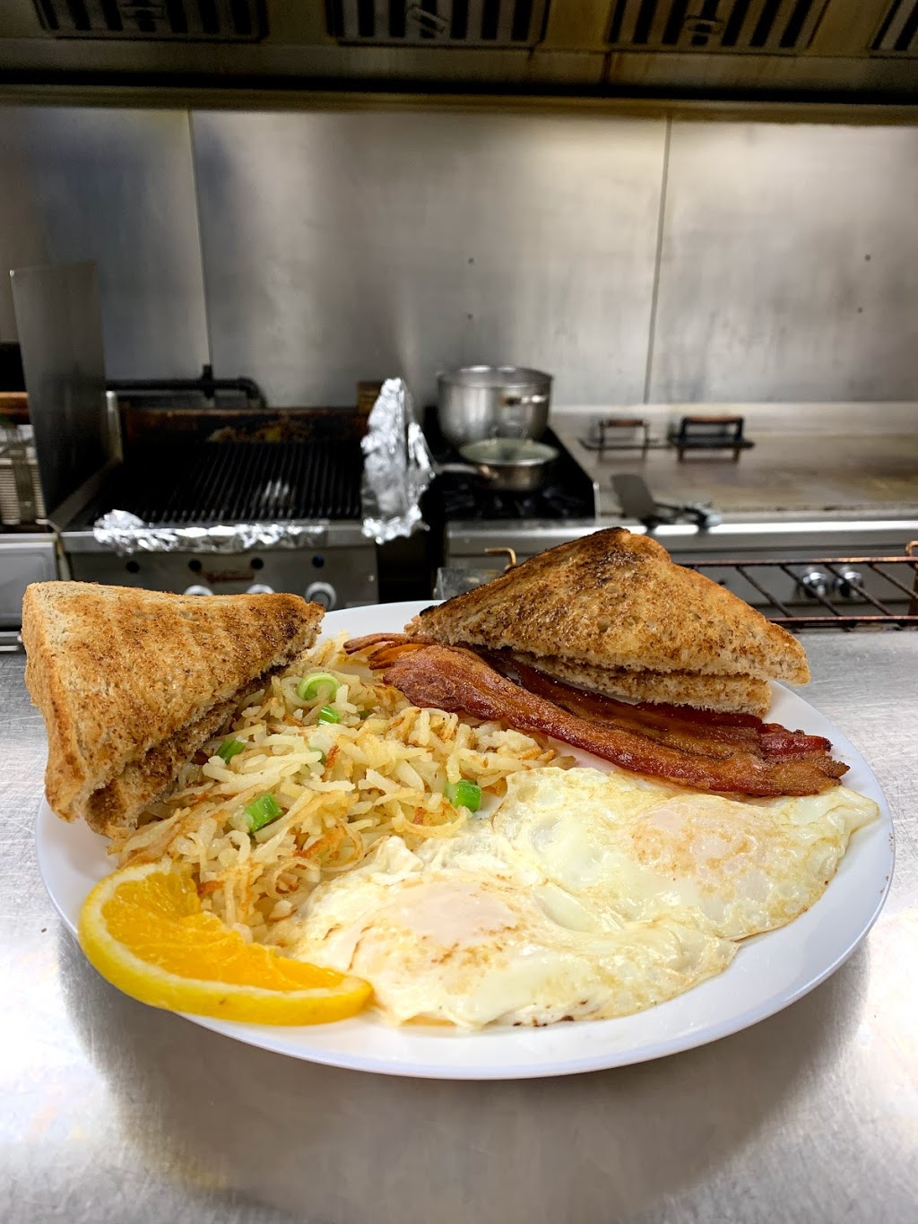 McGees Family Restaurant - Carman | Golf & Curling Club, 225 4 Ave SW, Carman, MB R0G 0J0, Canada | Phone: (204) 745-5099