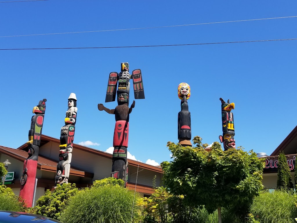 Tsain-Ko Village Shopping Centre | 5500 Sunshine Coast Hwy, Sechelt, BC V0N 3A0, Canada | Phone: (604) 885-3504