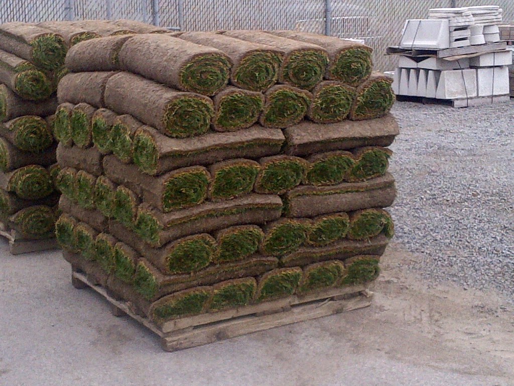 Gazons et Transport Cinquino 2000 inc | 125 Rue Principale N, Delson, QC J5B 2H5, Canada | Phone: (450) 632-0825