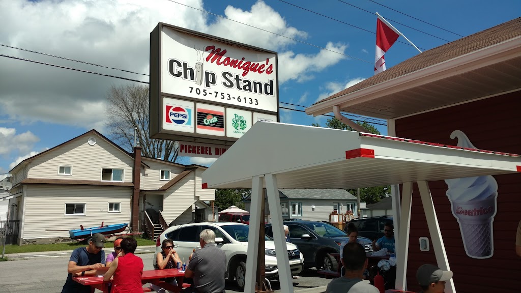 Moniques | 276 Nipissing St, Sturgeon Falls, ON P2B 3B3, Canada | Phone: (705) 753-6133