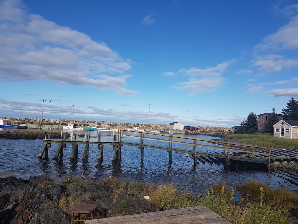 Barrett Bed and Breakfast | 723 Feltzen South Rd, Rose Bay, NS B0J 2X0, Canada | Phone: (902) 640-2111