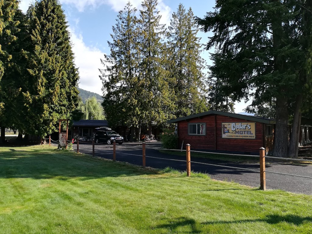The Cedars Motel | 1210 Paradise Ave, Sicamous, BC V0E 2V0, Canada | Phone: (250) 836-3175