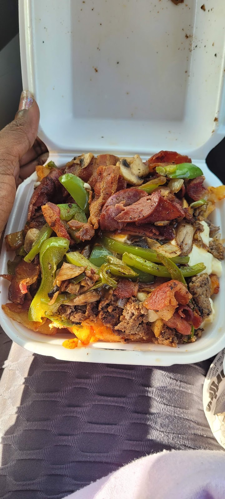 Cantine Chez Laury | 76 Rue Principale N, Saint-Jean-de-Dieu, QC G0L 3M0, Canada | Phone: (418) 963-3666