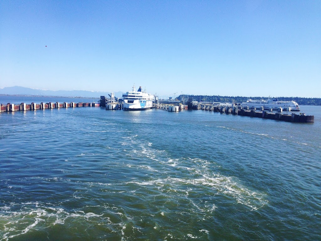 Tsawwassen Ferry Passenger Pick Up Terminal Parking Lot | 1 Ferry Causeway, Tsawwassen, BC V4M 4G3, Canada