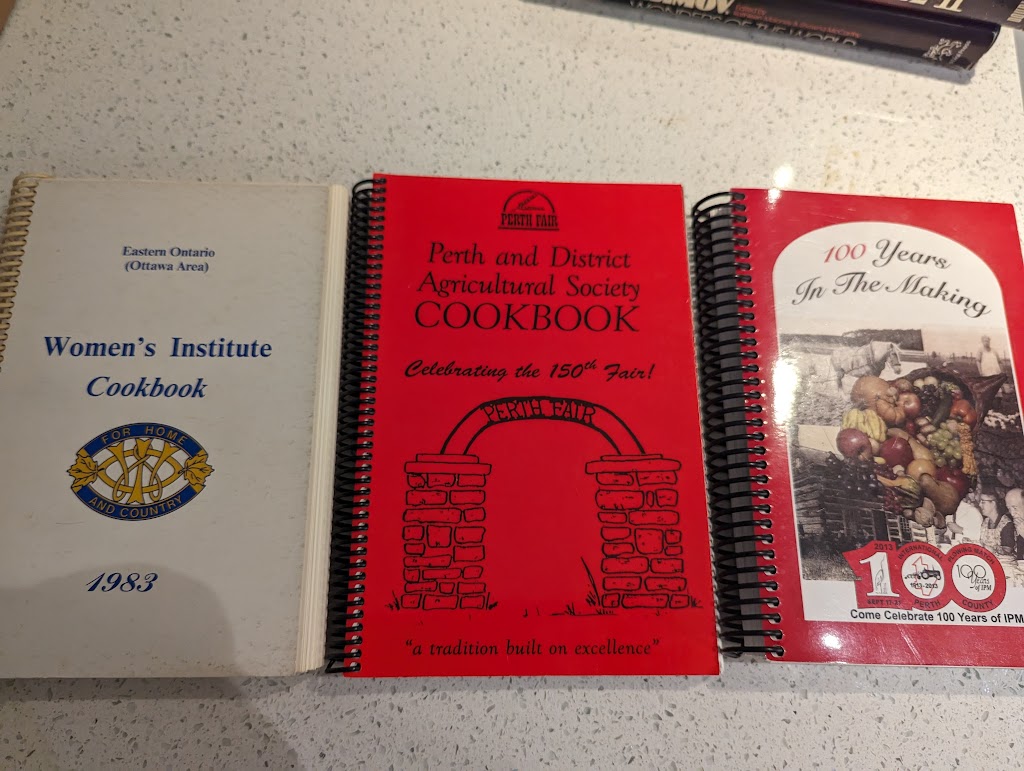 Watsons Mill Used Book Store | 5524 Dickinson St, Manotick, ON K4M 1A2, Canada | Phone: (613) 692-6455