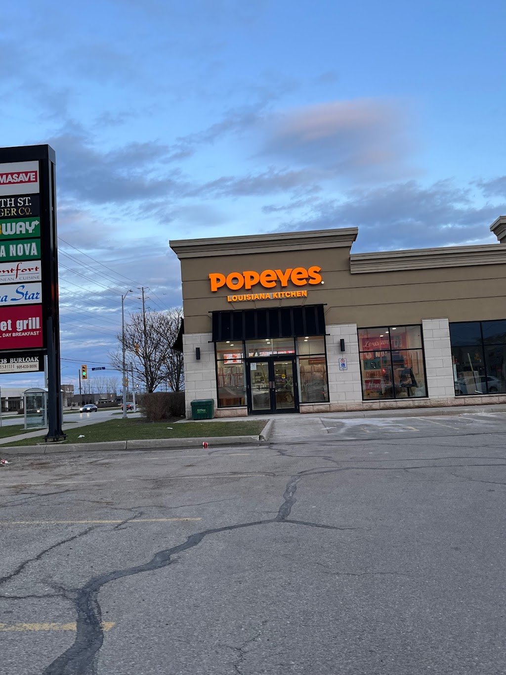 Popeyes Louisiana Kitchen | 700 Burloak Dr, Burlington, ON L7L 0B1, Canada | Phone: (905) 634-0600