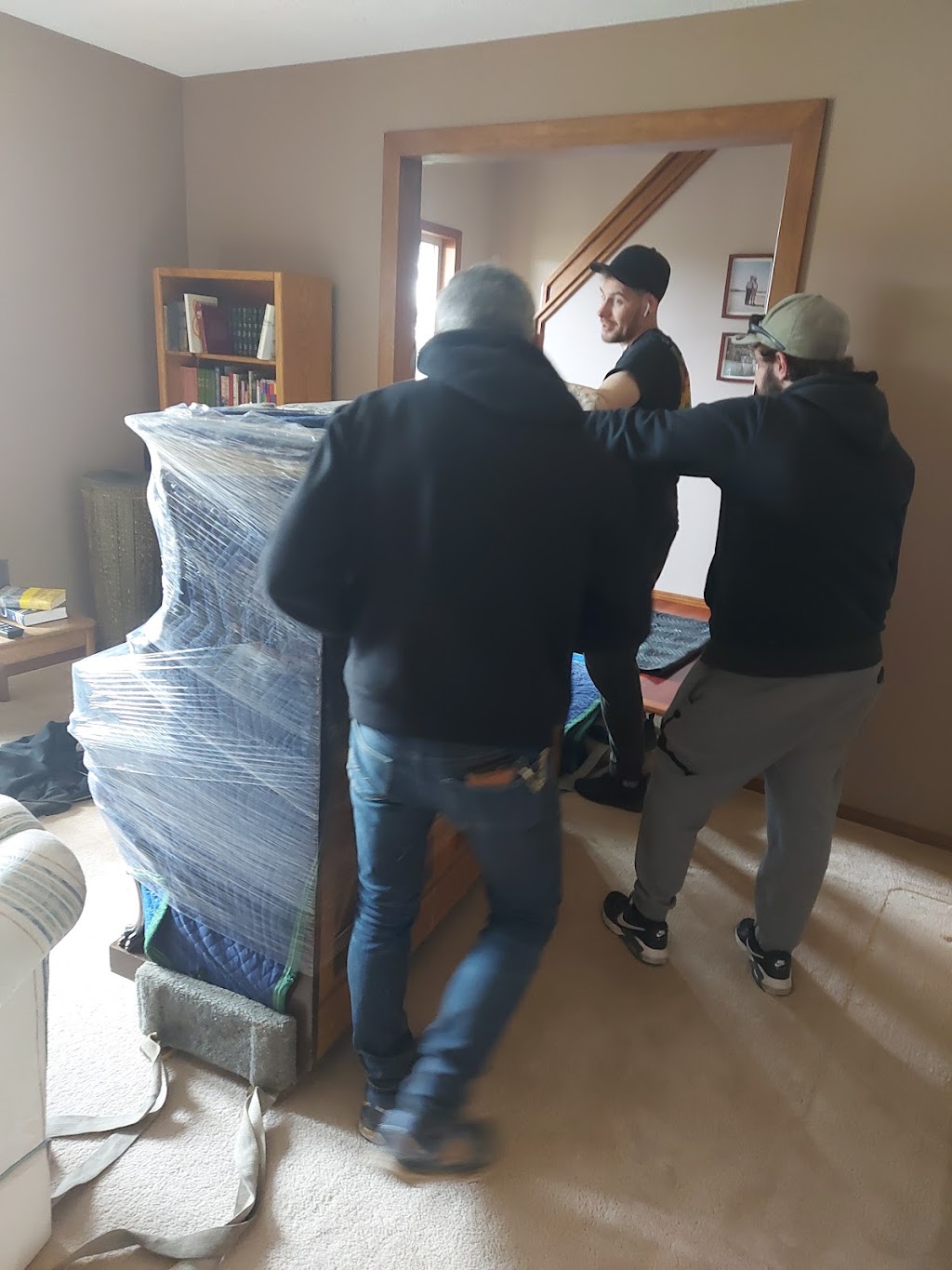 Uptown Moving | 6717 Central Saanich Rd, Victoria, BC V8Z 5V1, Canada | Phone: (778) 584-2363