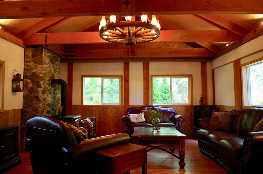 The Cabin at Shannon Farms | 8865 Beaver Creek Rd, Port Alberni, BC V9Y 8N8, Canada | Phone: (250) 720-5867