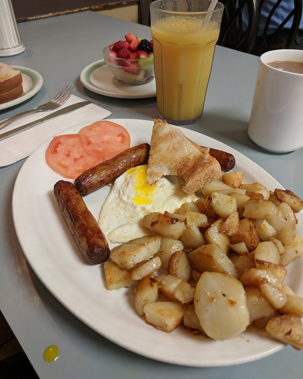 Eggscellent Eatery | 15 King St W, Oshawa, ON L1H 1A1, Canada | Phone: (905) 404-2840