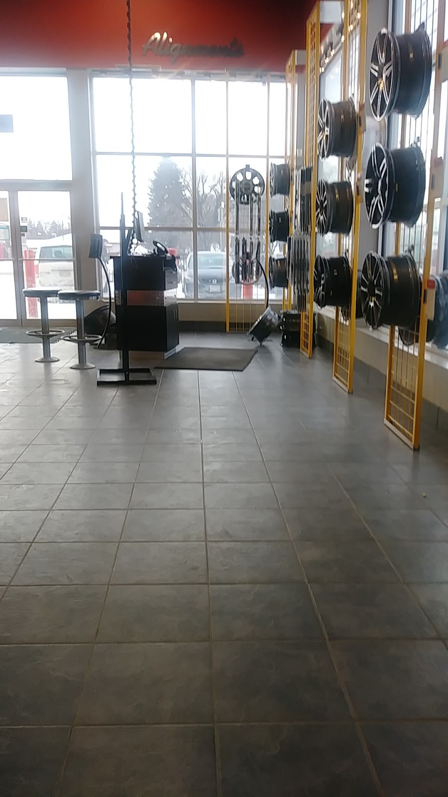 Kal Tire | 1343 McPhillips St, Winnipeg, MB R2X 2M1, Canada | Phone: (204) 338-9711