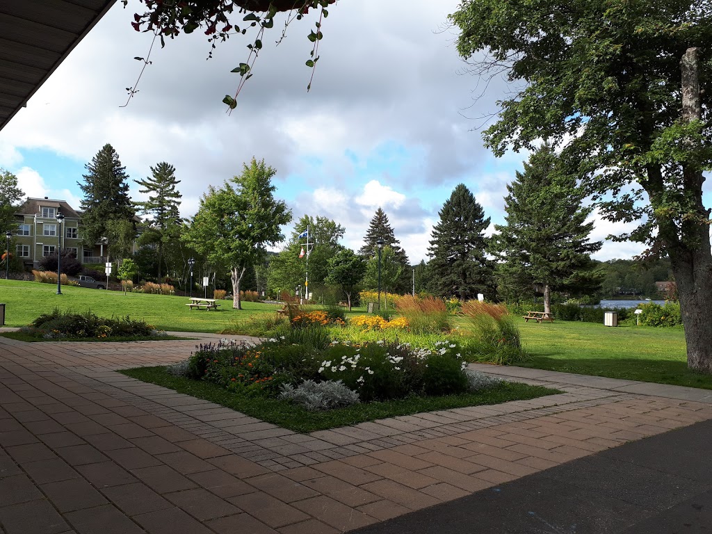 Place Lagny | 2 Rue Saint Louis, Sainte-Agathe-des-Monts, QC J8C 2A2, Canada | Phone: (819) 326-4595