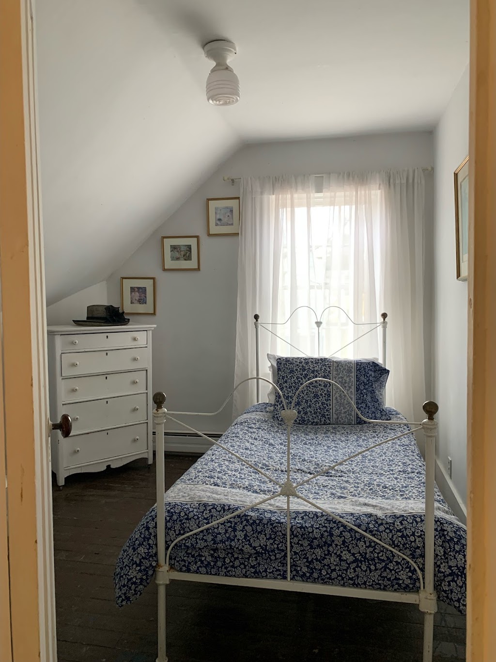 Lavers House Chester | 192 Central St, Chester, NS B0J 1J0, Canada | Phone: (902) 275-7506
