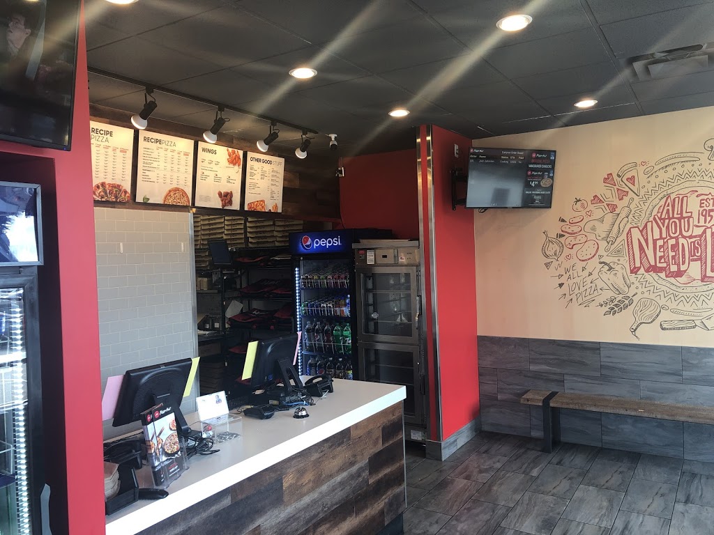 Pizza Hut | 890-C Esquimalt Rd, Victoria, BC V9A 3M4, Canada | Phone: (250) 384-0826