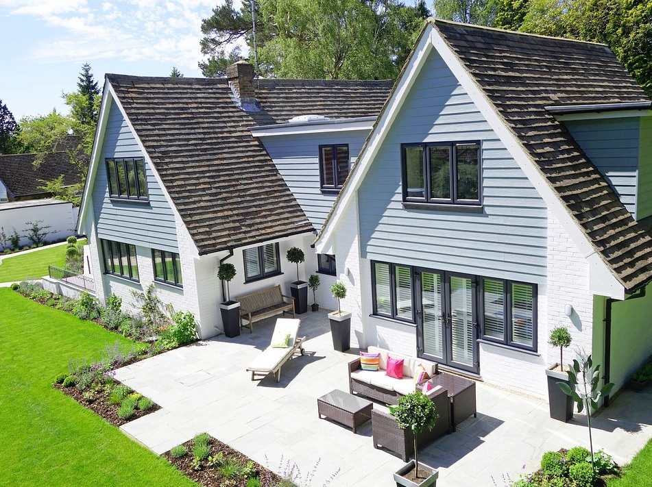 Vancouver Moss Removal | 105-1615 Frances St, Vancouver, BC V5L 1Z3, Canada | Phone: (604) 359-9468