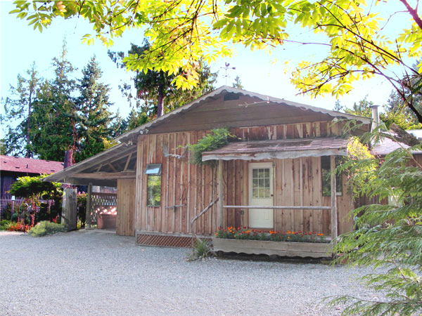 3eagles B&B | 11435 Hawthorne Pl, North Saanich, BC V8L 5J7, Canada | Phone: (250) 655-0601