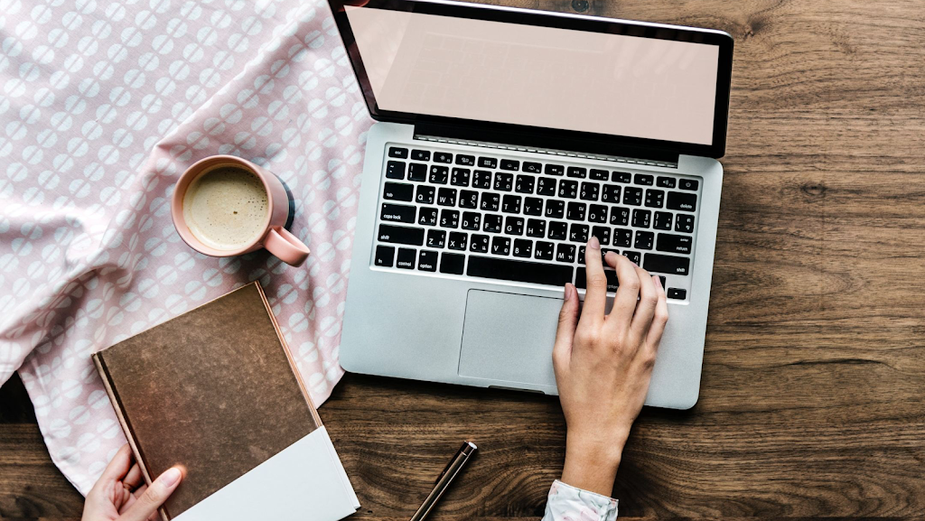 Rebecca Boss- Website Design | 89 Chem. Juniper, Chelsea, QC J9B 1T3, Canada | Phone: (819) 923-1105