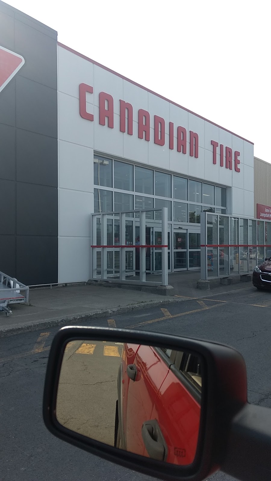 Canadian Tire | department store | 95 Columbus Dr, Carbonear, NL A1Y 1A6, Canada | 7095965103 OR +1 709-596-5103
