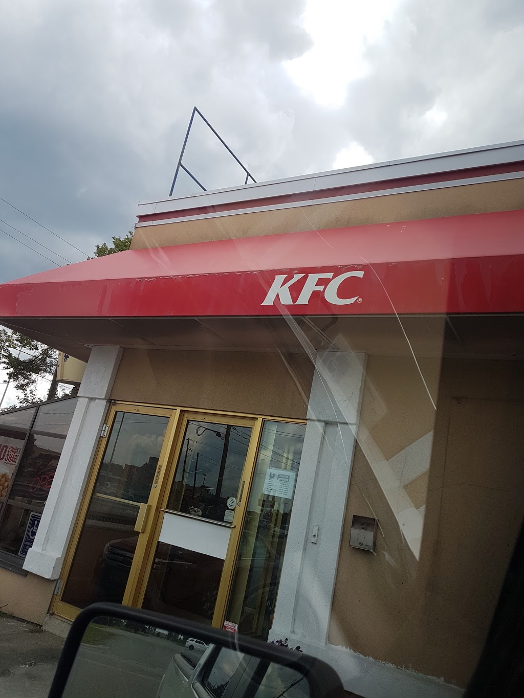 KFC | 405 Cole Avenue, Chelmsford, ON P0M 1L0, Canada | Phone: (705) 855-3030