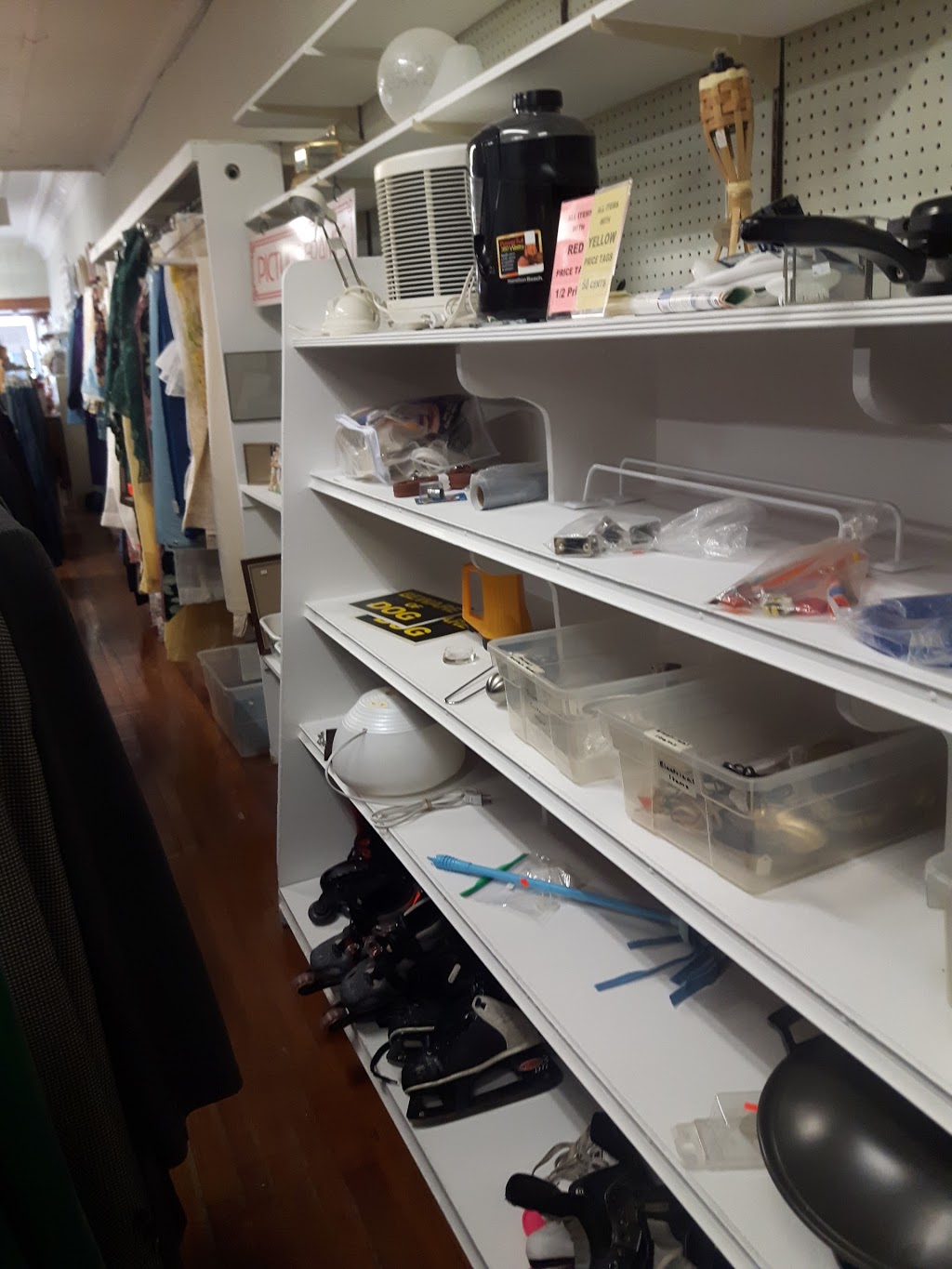 Port Rowan Thrift Shoppe | 1026 Bay St, Port Rowan, ON N0E 1M0, Canada | Phone: (519) 586-7186