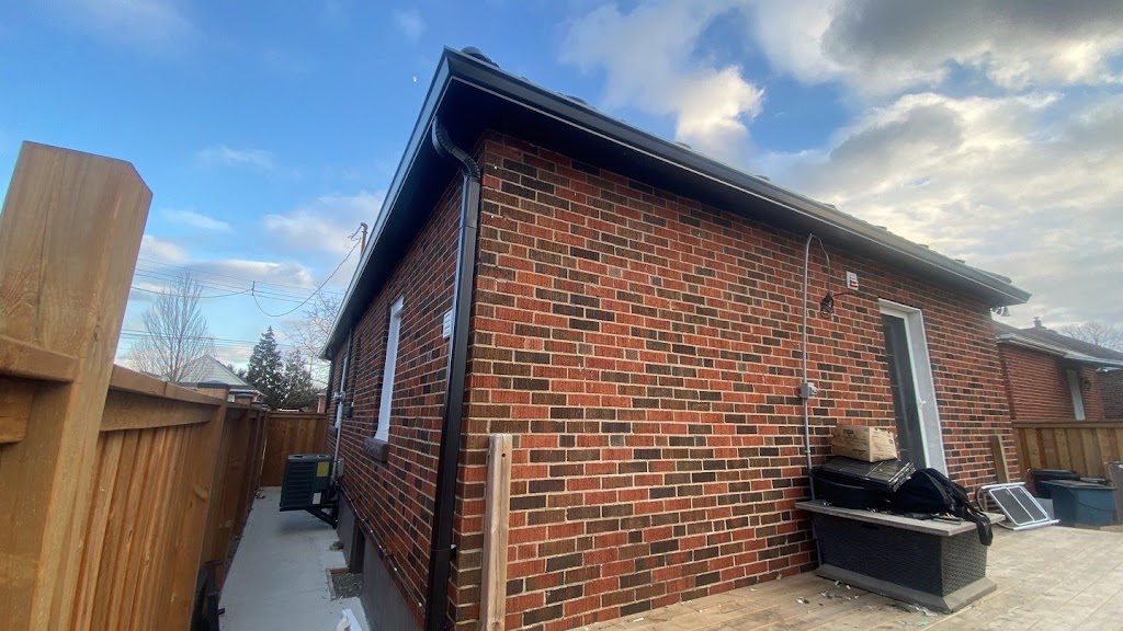 Custom Contracting Eavestrough Repair Grimsby | 42 Driftwood Ct, Grimsby, ON L3M 4Y1, Canada | Phone: (289) 276-5981